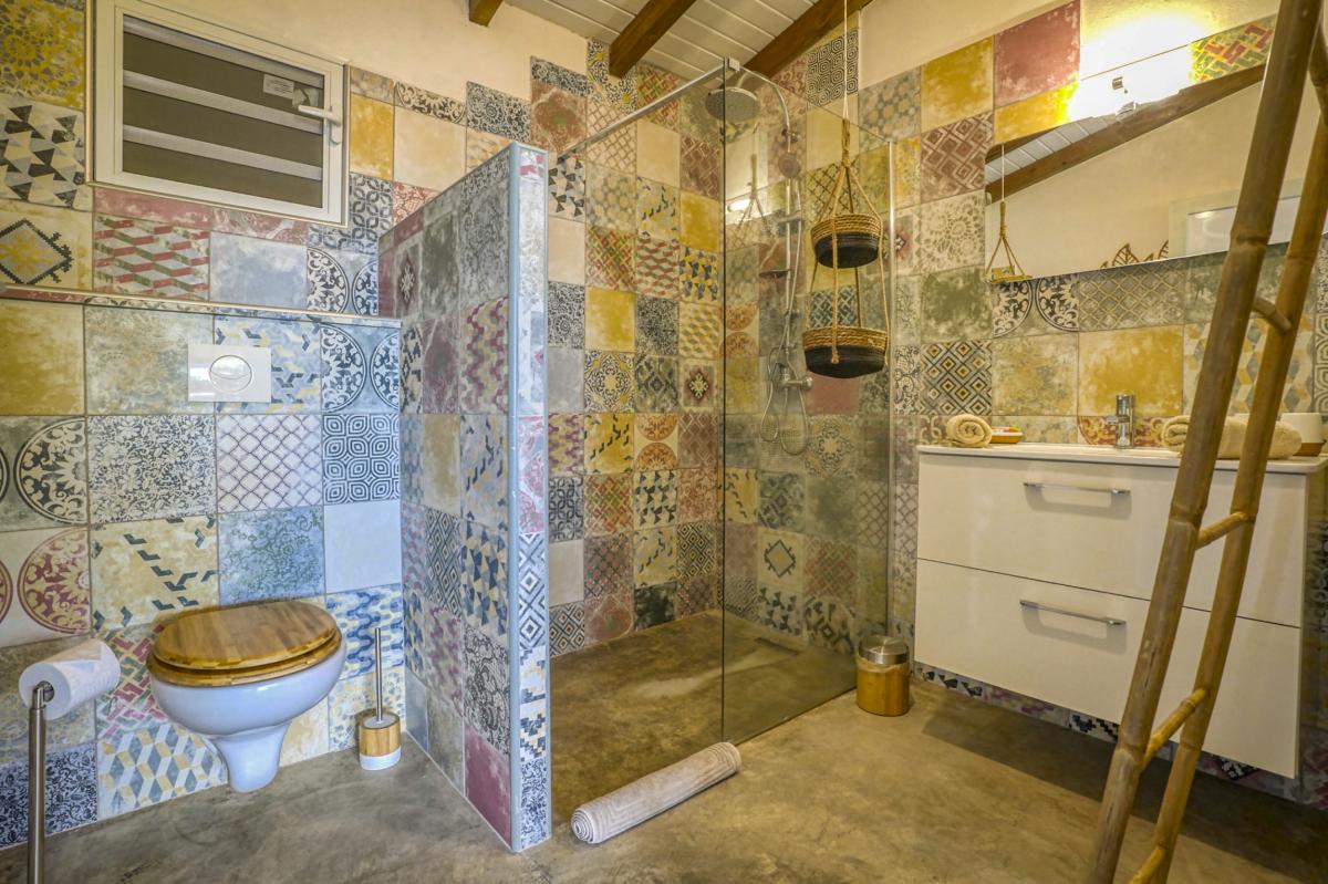 Location villa pointe noire guadeloupe - salle de douche-11